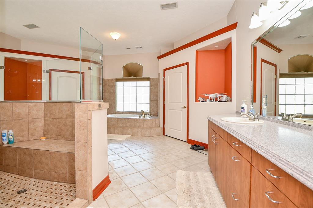 530 Chisolm Trail, Wallis, Texas image 19