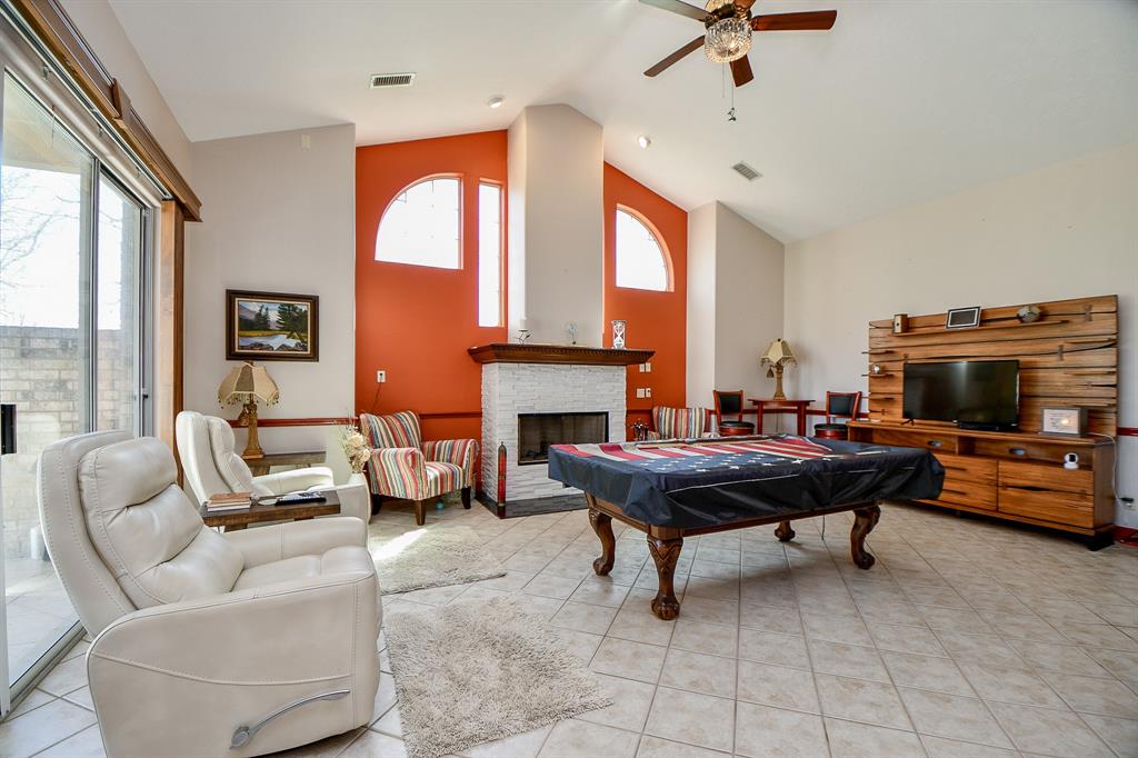 530 Chisolm Trail, Wallis, Texas image 11
