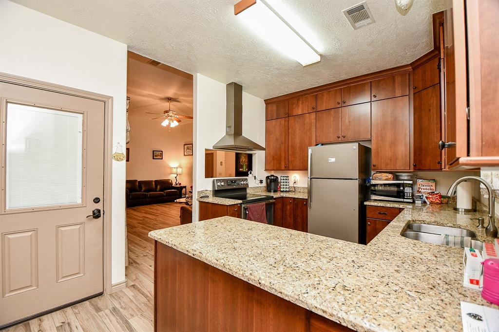 530 Chisolm Trail, Wallis, Texas image 39