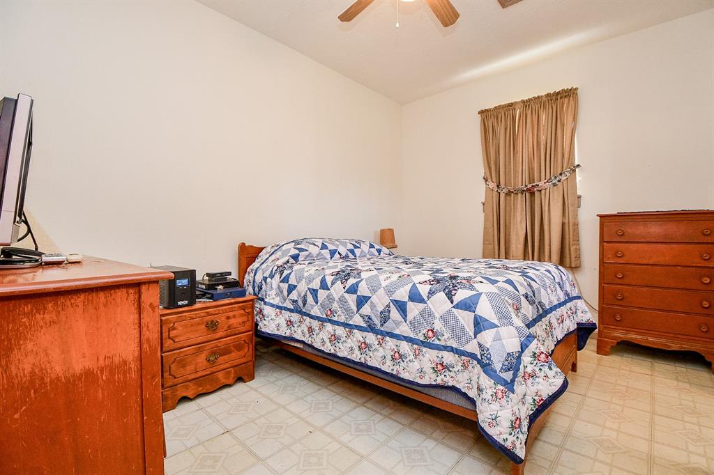 530 Chisolm Trail, Wallis, Texas image 30
