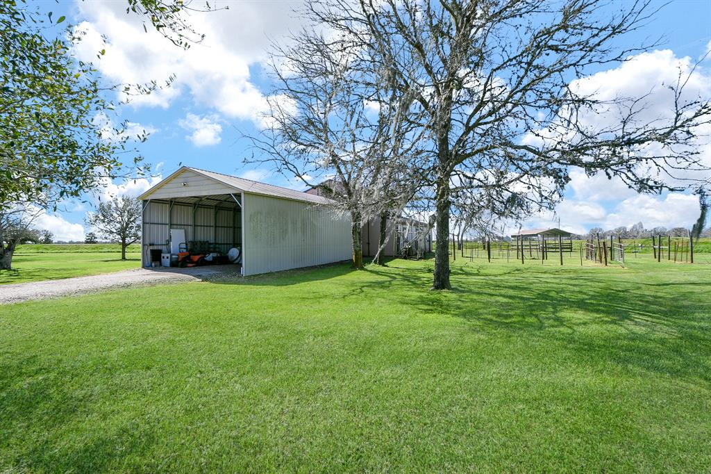 530 Chisolm Trail, Wallis, Texas image 24