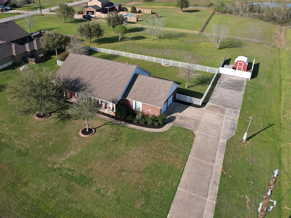 2862 Dees Circle, Sealy, Texas image 36