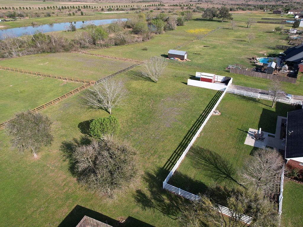 2862 Dees Circle, Sealy, Texas image 34