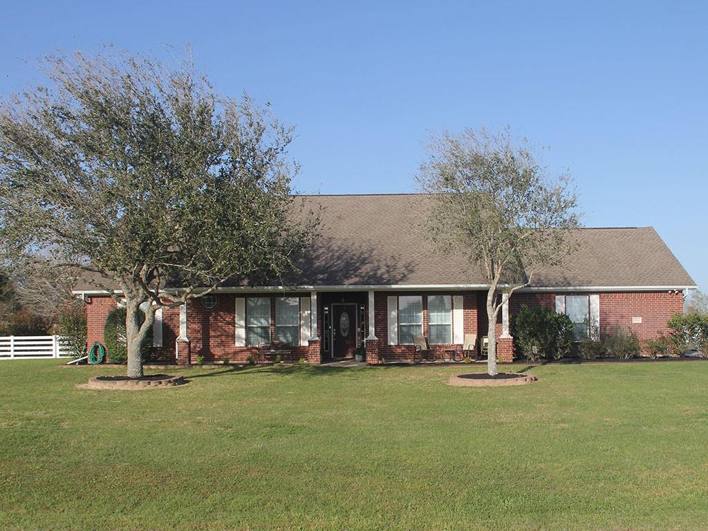 2862 Dees Circle, Sealy, Texas image 1