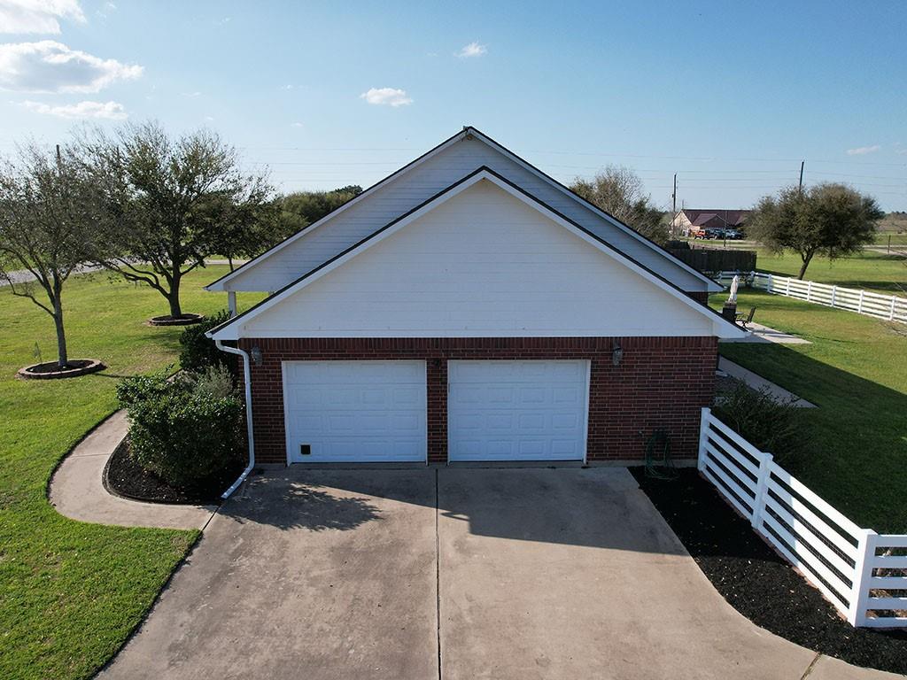 2862 Dees Circle, Sealy, Texas image 32