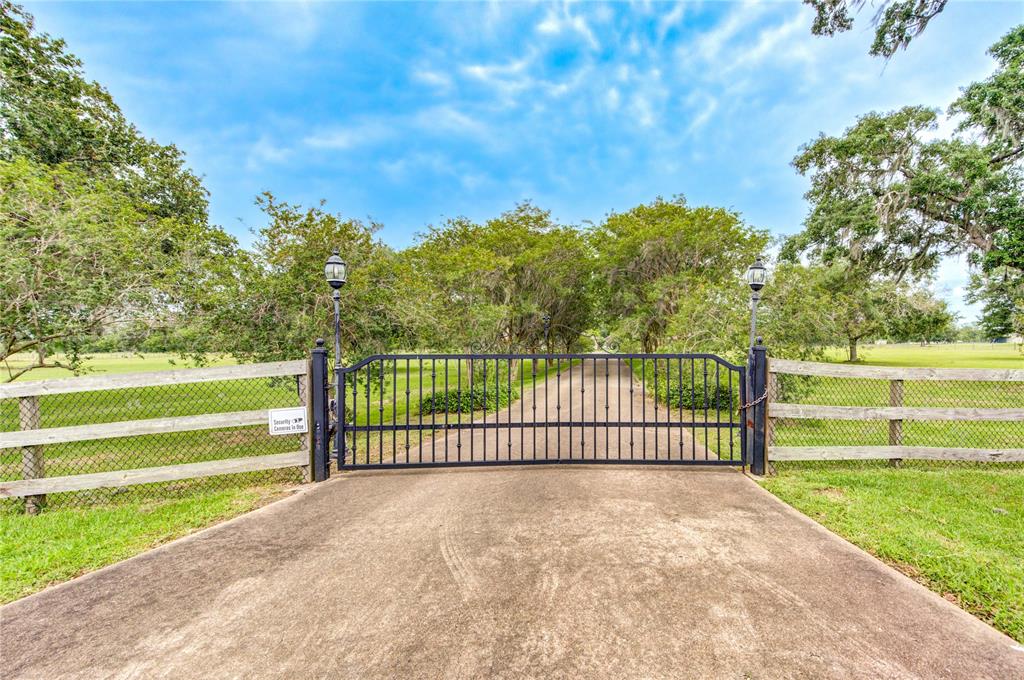 2418 Majestic Oaks Court