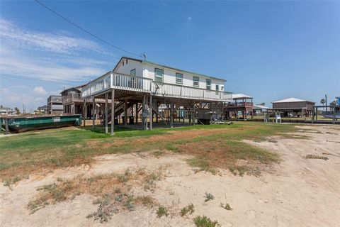 Single Family Residence in Crystal Beach TX 1106 Chapmans Point 2.jpg