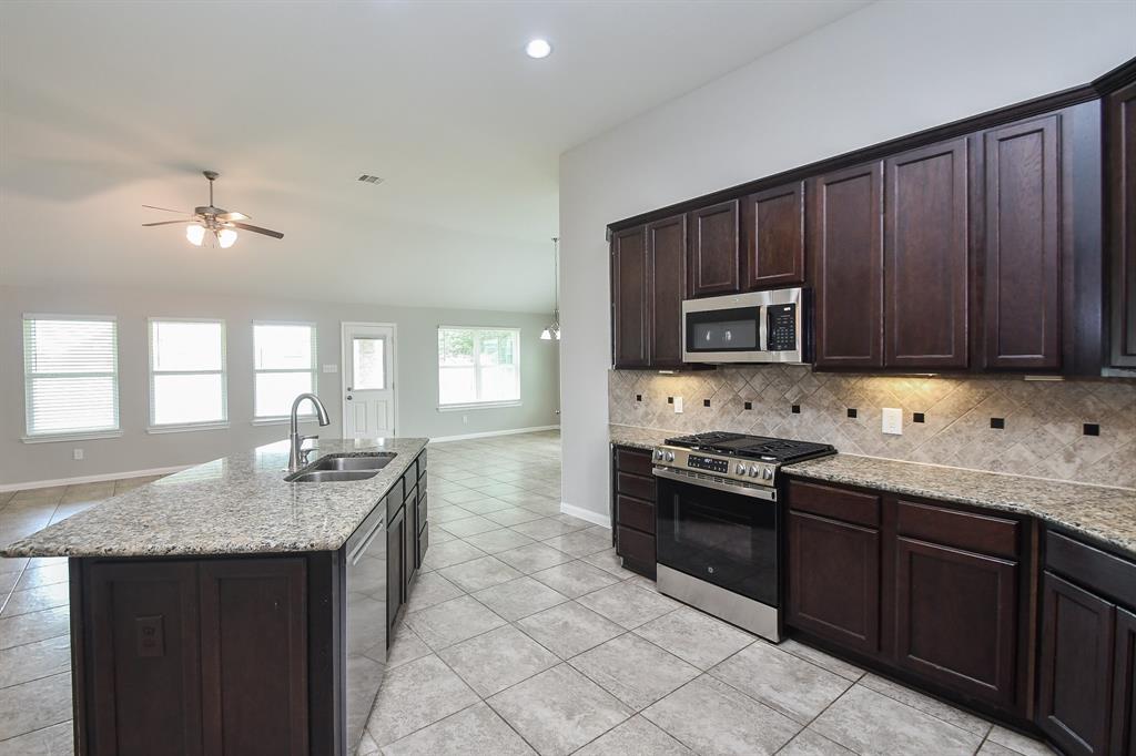 11819 Eagle Ridge Drive, Mont Belvieu, Texas image 20