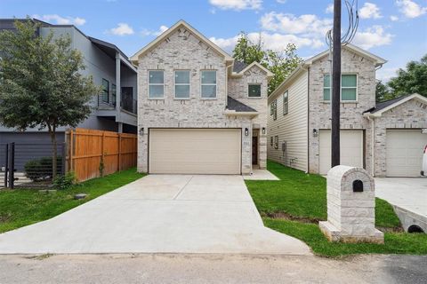 Single Family Residence in Houston TX 5011 Golden Forest Drive.jpg