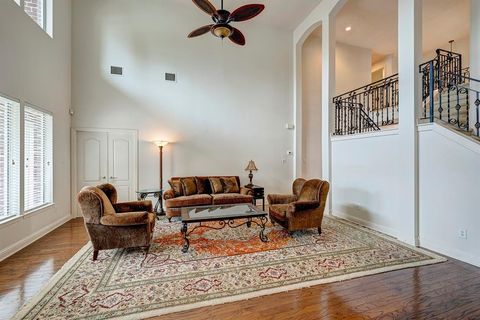 Single Family Residence in Houston TX 10 Stratford Way Lane 6.jpg