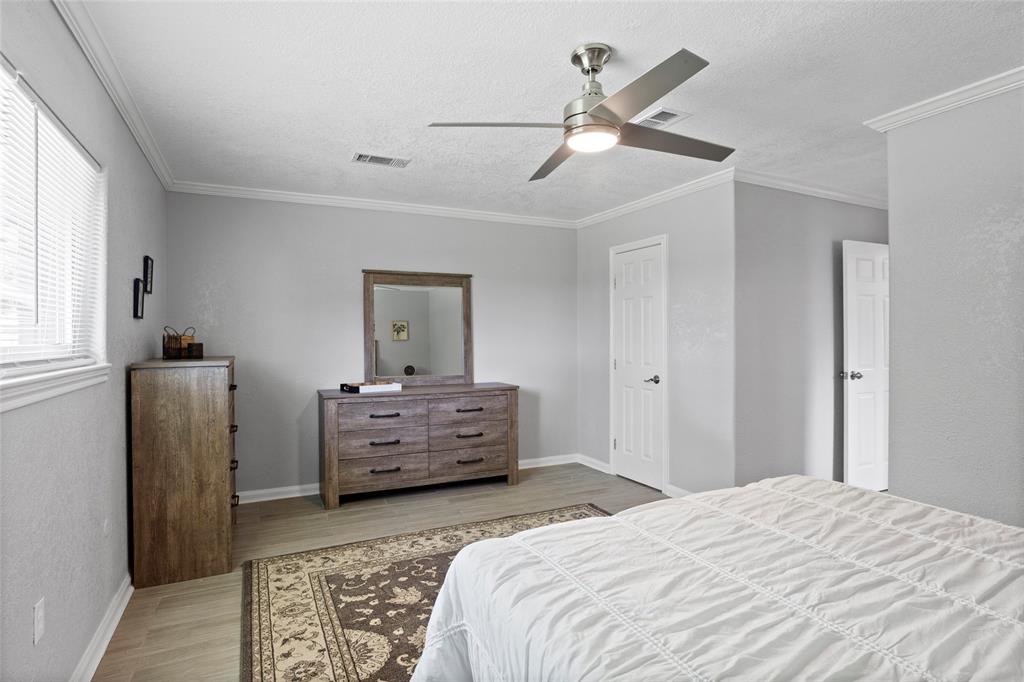 1916 Tracy Lynn Lane, Alvin, Texas image 12