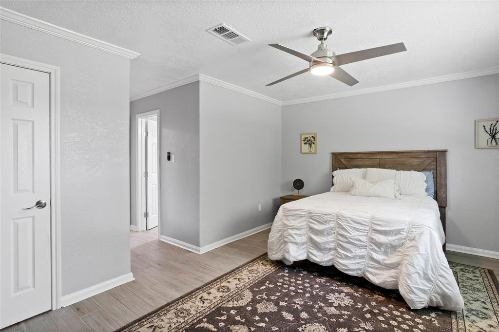 1916 Tracy Lynn Lane, Alvin, Texas image 11