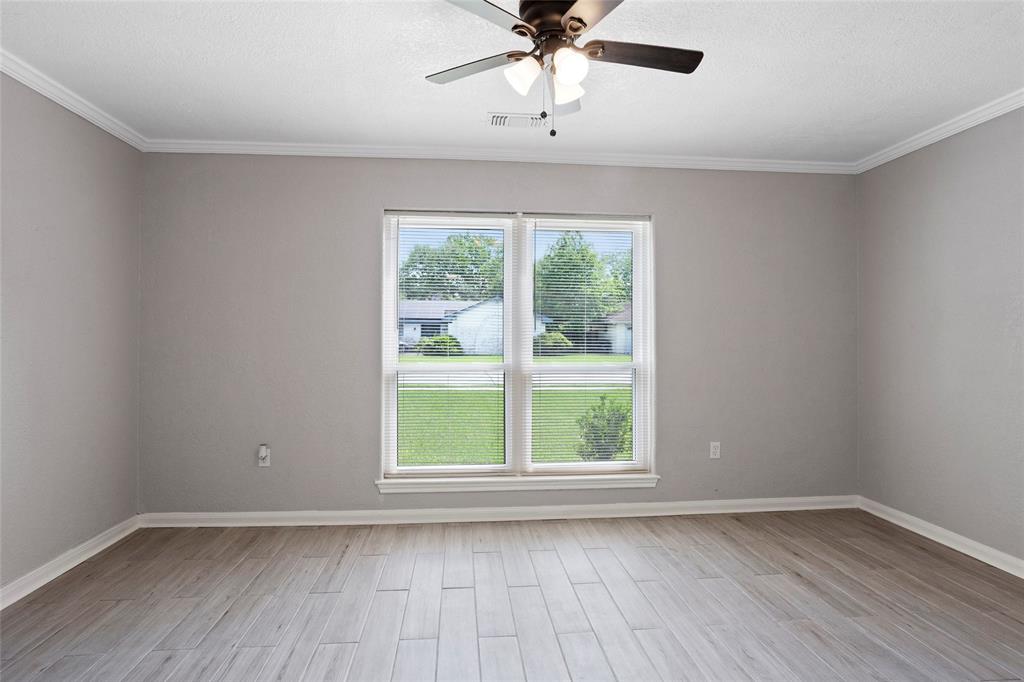 1916 Tracy Lynn Lane, Alvin, Texas image 15