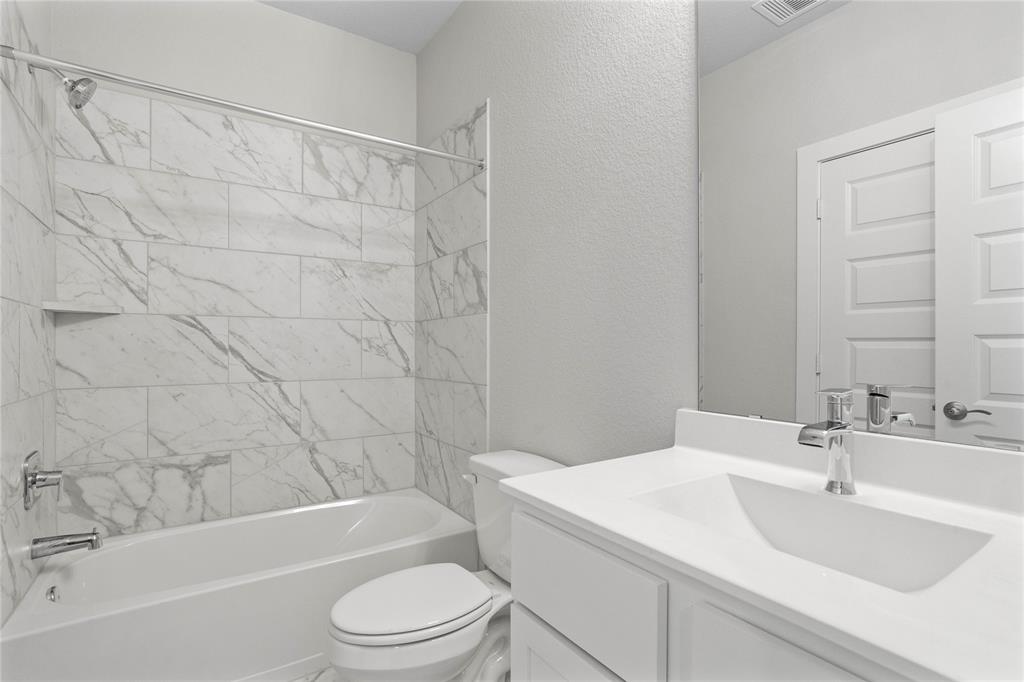 3223 Bushy Hawthorn Drive, Conroe, Texas image 6