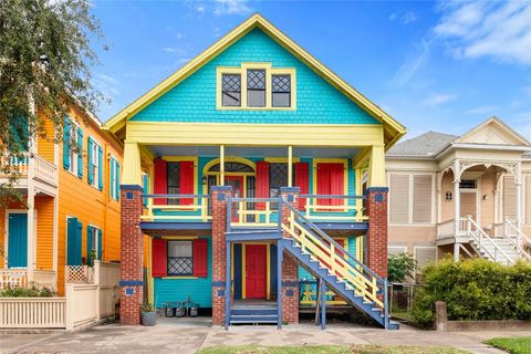 Photo of 2118 Avenue K, Galveston, TX 77550 (MLS # 78168848)