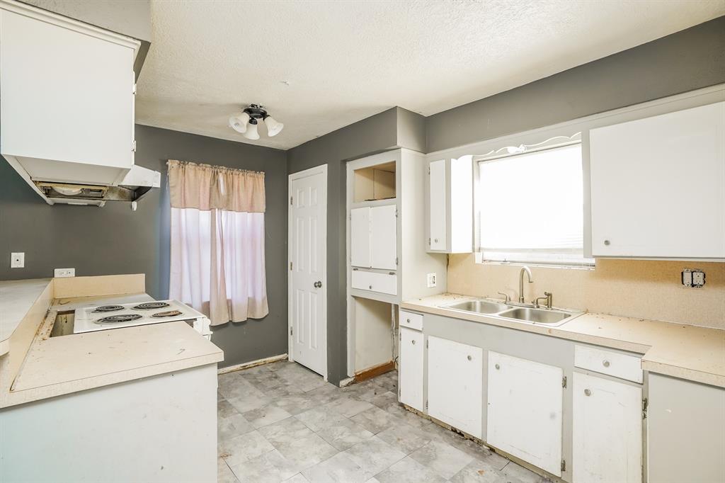 705 Littlewood Street, Baytown, Texas image 10