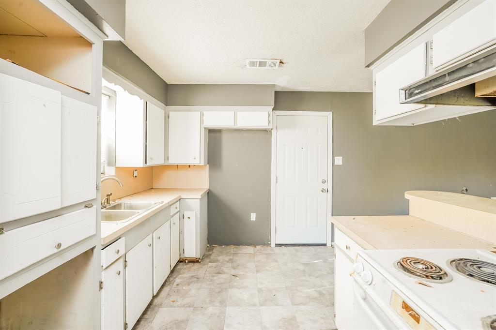 705 Littlewood Street, Baytown, Texas image 4