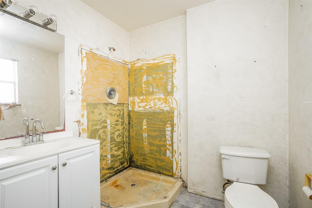 705 Littlewood Street, Baytown, Texas image 14