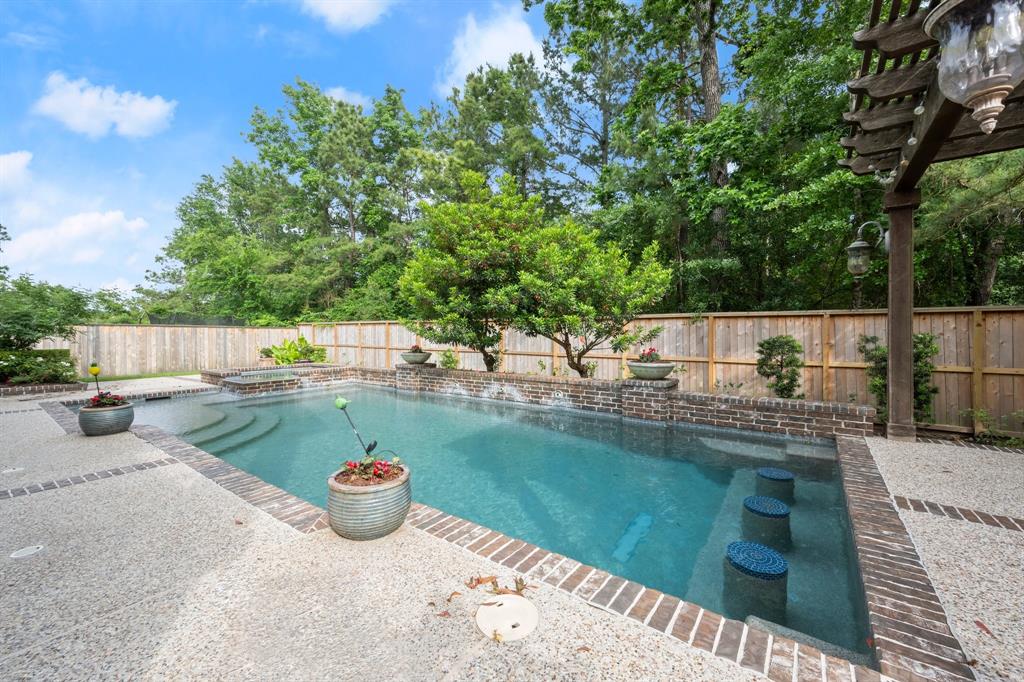 19 E Hullwood Circle, Spring, Texas image 41