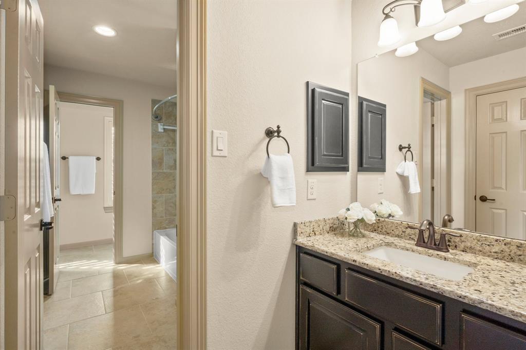 19 E Hullwood Circle, Spring, Texas image 38