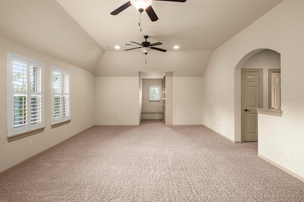 19 E Hullwood Circle, Spring, Texas image 30