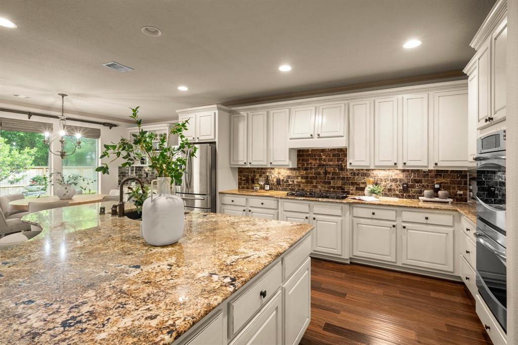 19 E Hullwood Circle, Spring, Texas image 17