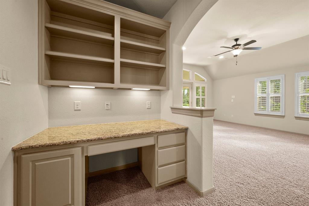 19 E Hullwood Circle, Spring, Texas image 32