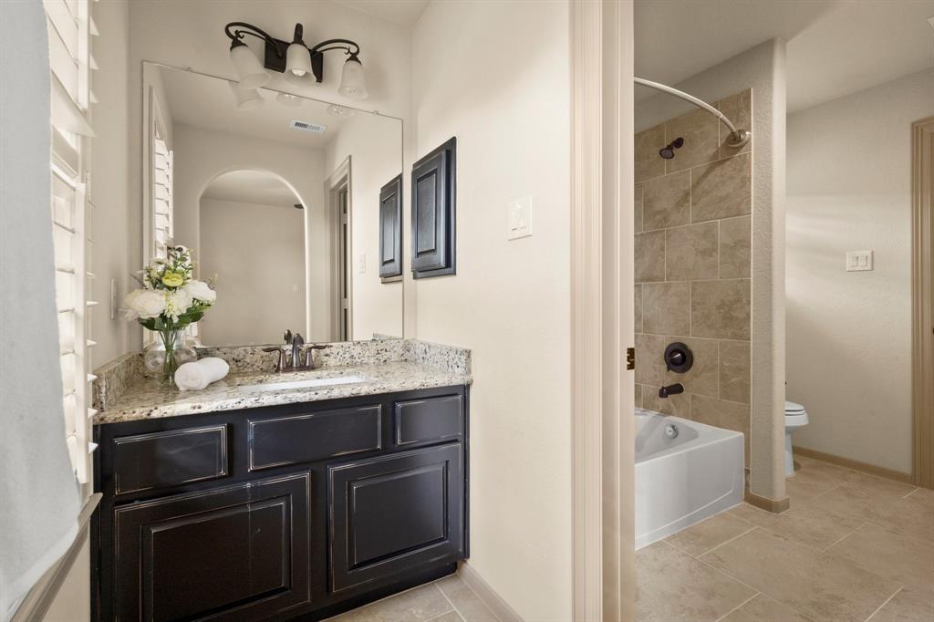 19 E Hullwood Circle, Spring, Texas image 36
