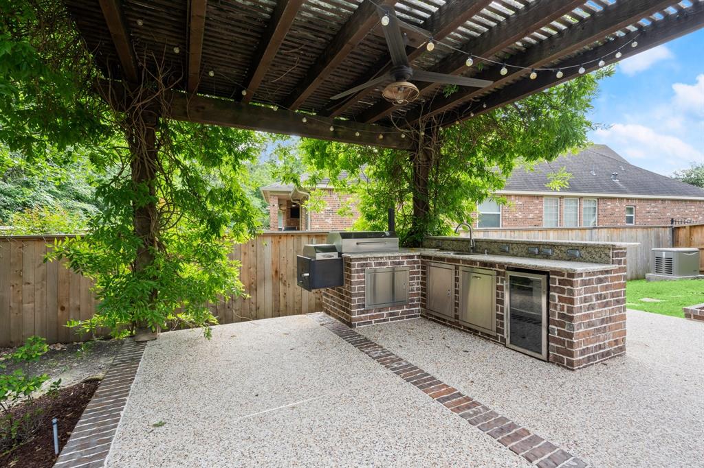 19 E Hullwood Circle, Spring, Texas image 42