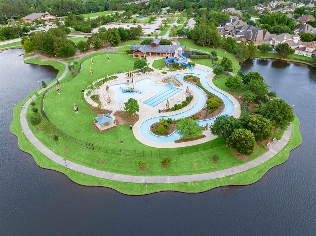 19 E Hullwood Circle, Spring, Texas image 2