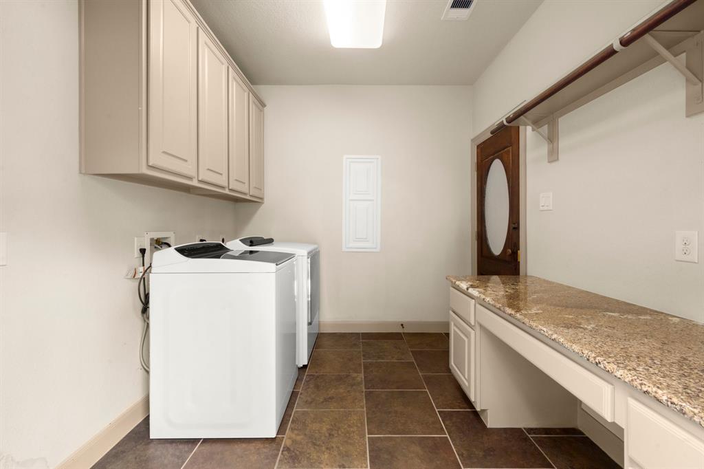 19 E Hullwood Circle, Spring, Texas image 22