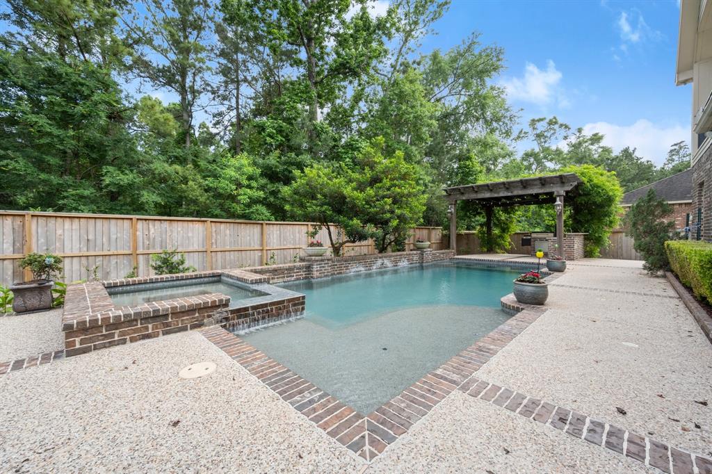 19 E Hullwood Circle, Spring, Texas image 46