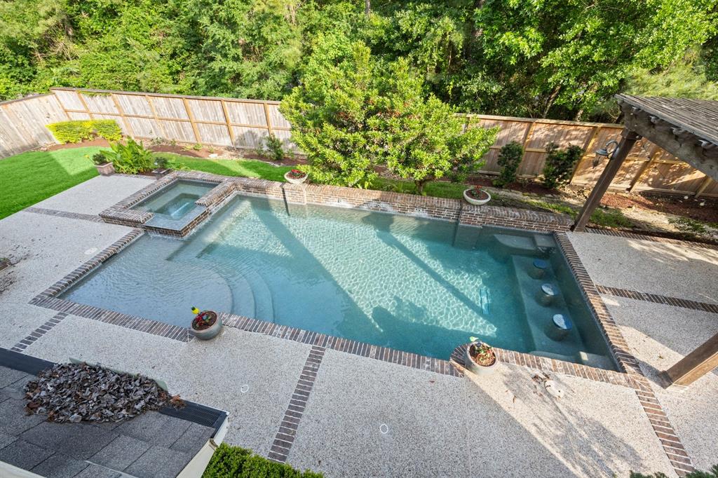 19 E Hullwood Circle, Spring, Texas image 3