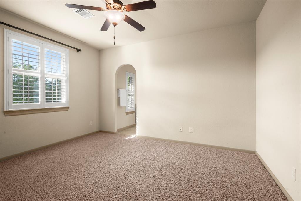19 E Hullwood Circle, Spring, Texas image 35