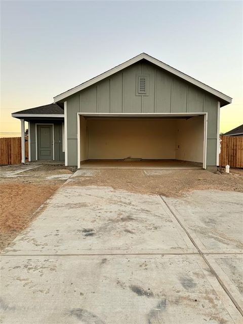 A home in Angleton