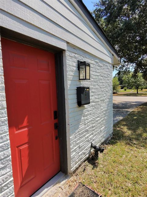Photo of 5810 W Bellfort Avenue #B, Houston, TX 77035 (MLS # 37709052)