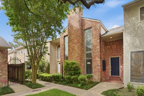 Photo of 727 Bunker Hill Road #34, Houston, TX 77024 (MLS # 72737046)