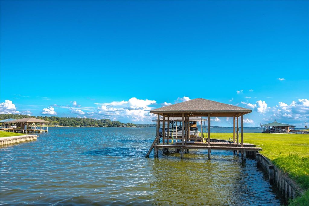 Photo of 235 Peninsula Drive, Livingston, TX 77351 (MLS # 67399031)