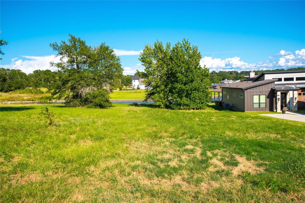 Photo of 235 Peninsula Drive, Livingston, TX 77351 (MLS # 67399031)