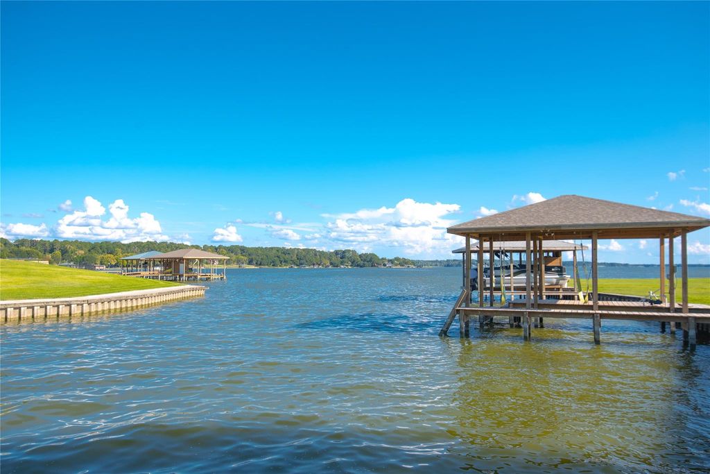 Photo of 235 Peninsula Drive, Livingston, TX 77351 (MLS # 67399031)