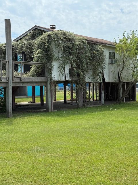 Photo of 1067 East Road, Crystal Beach, TX 77650 (MLS # 402490)