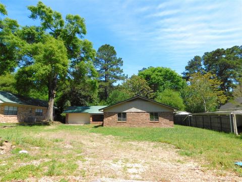 Photo of 618 Temple Street, Woodville, TX 75979 (MLS # 26290276)