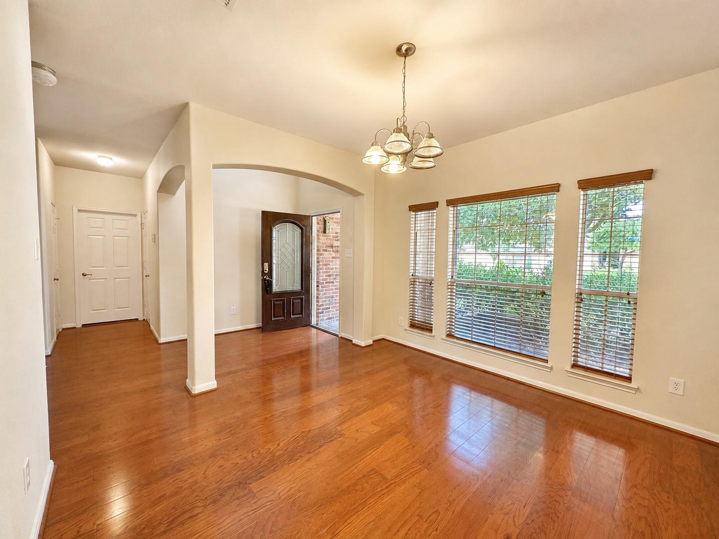 25203 Bright Hollow Lane