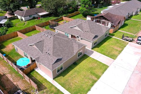 Photo of 110 Will Street #B, Willis, TX 77378 (MLS # 57335336)