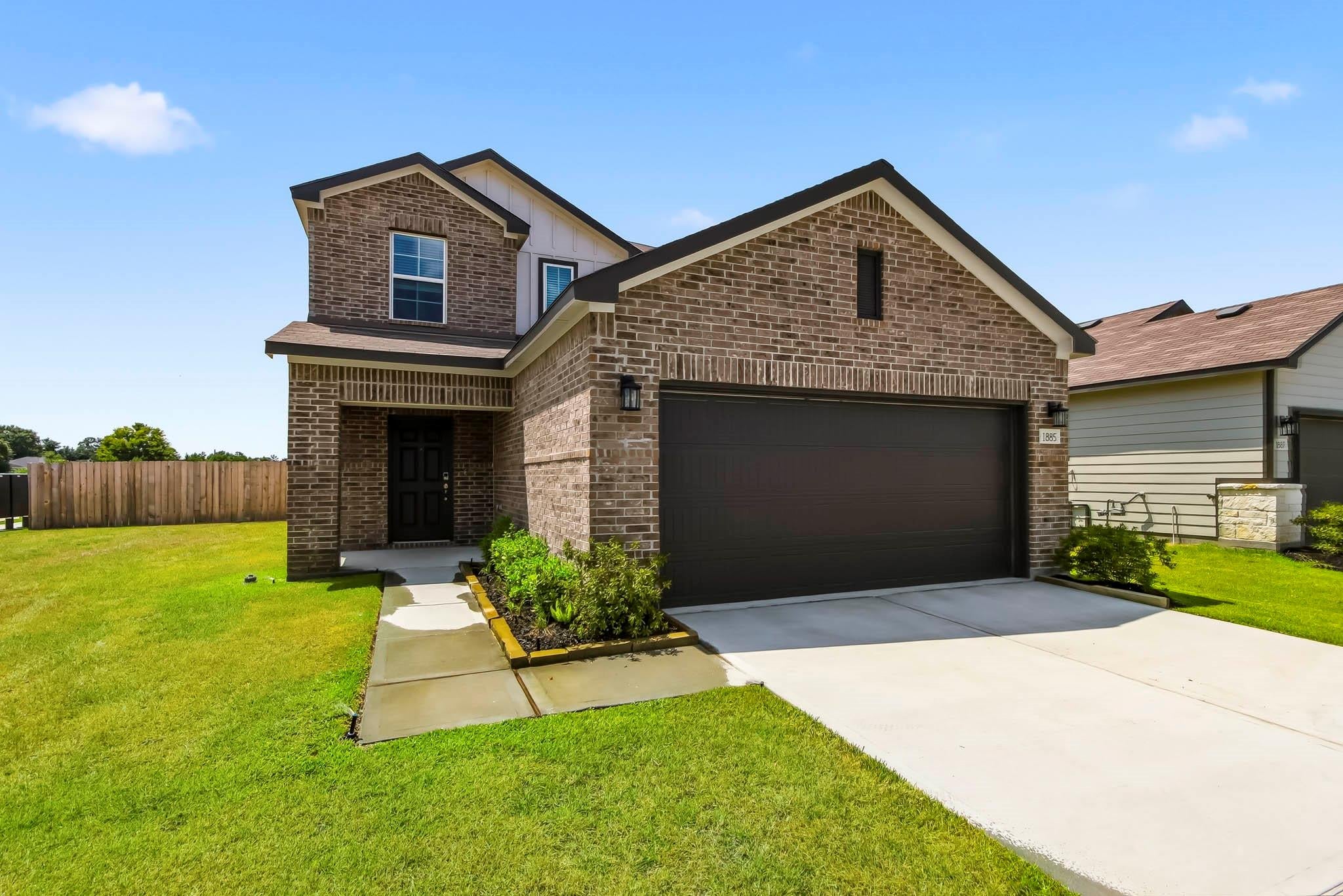 1885 Redwood Lane
