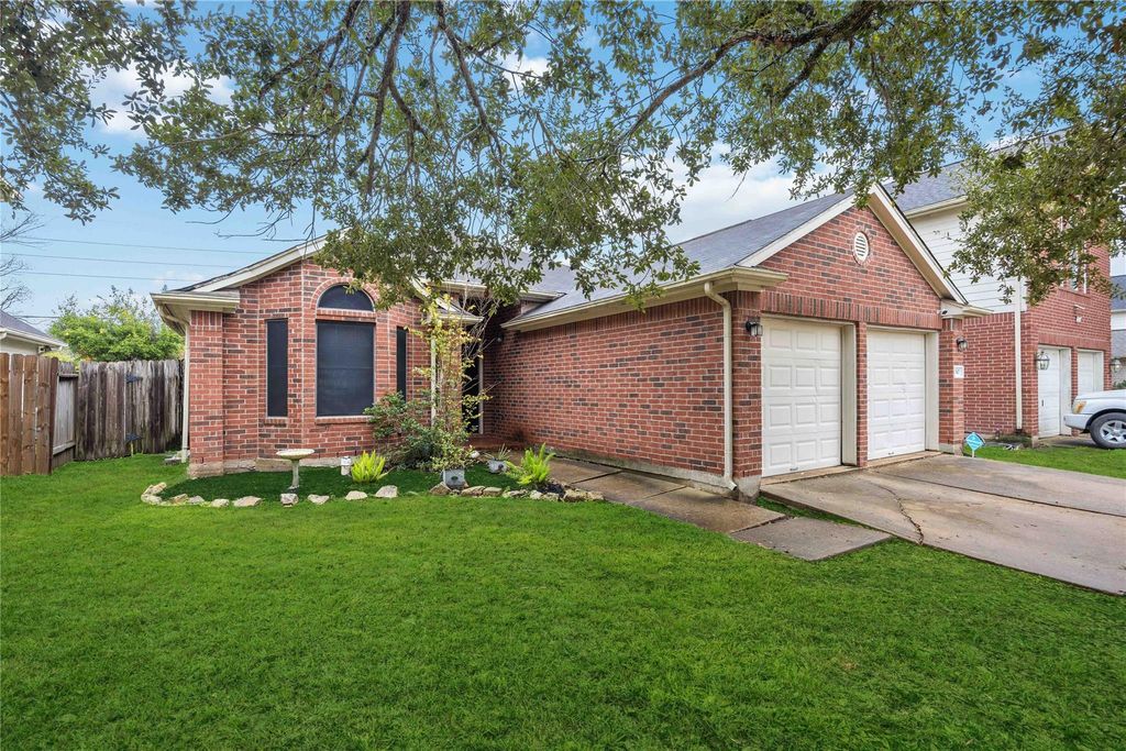 Photo of 3947 Teal Run Meadows Drive, Fresno, TX 77545 (MLS # 56283148)