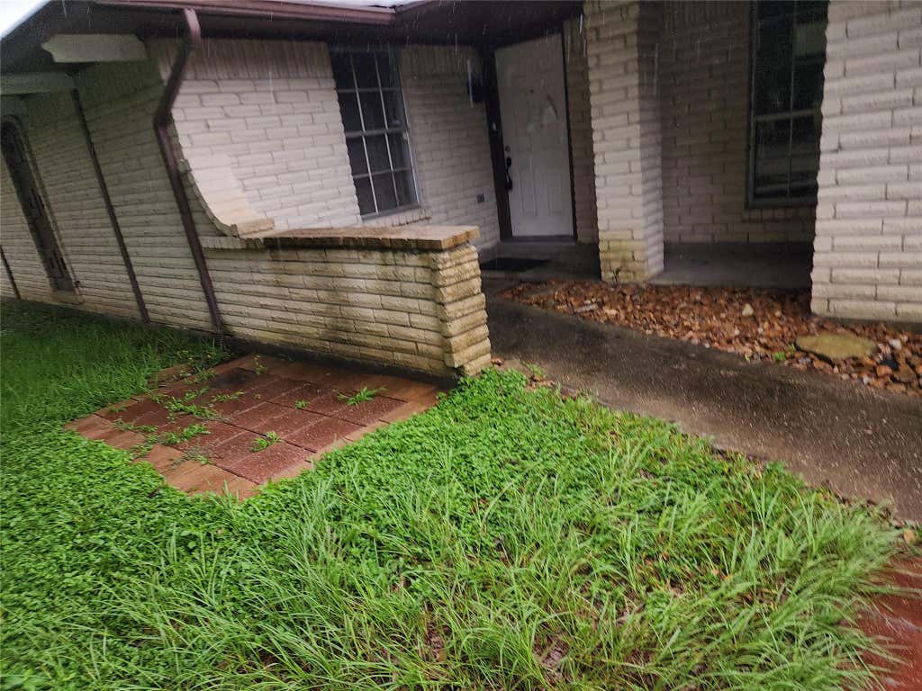 Photo of 7211 Log View Drive, Houston, TX 77040 (MLS # 72756423)