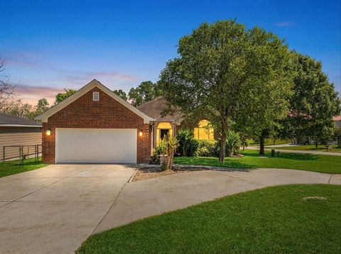 Photo of 958 Lake View Drive, Montgomery, TX 77356 (MLS # 72058897)