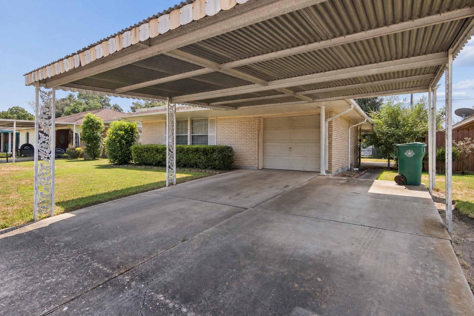 1704 Brenda Lane