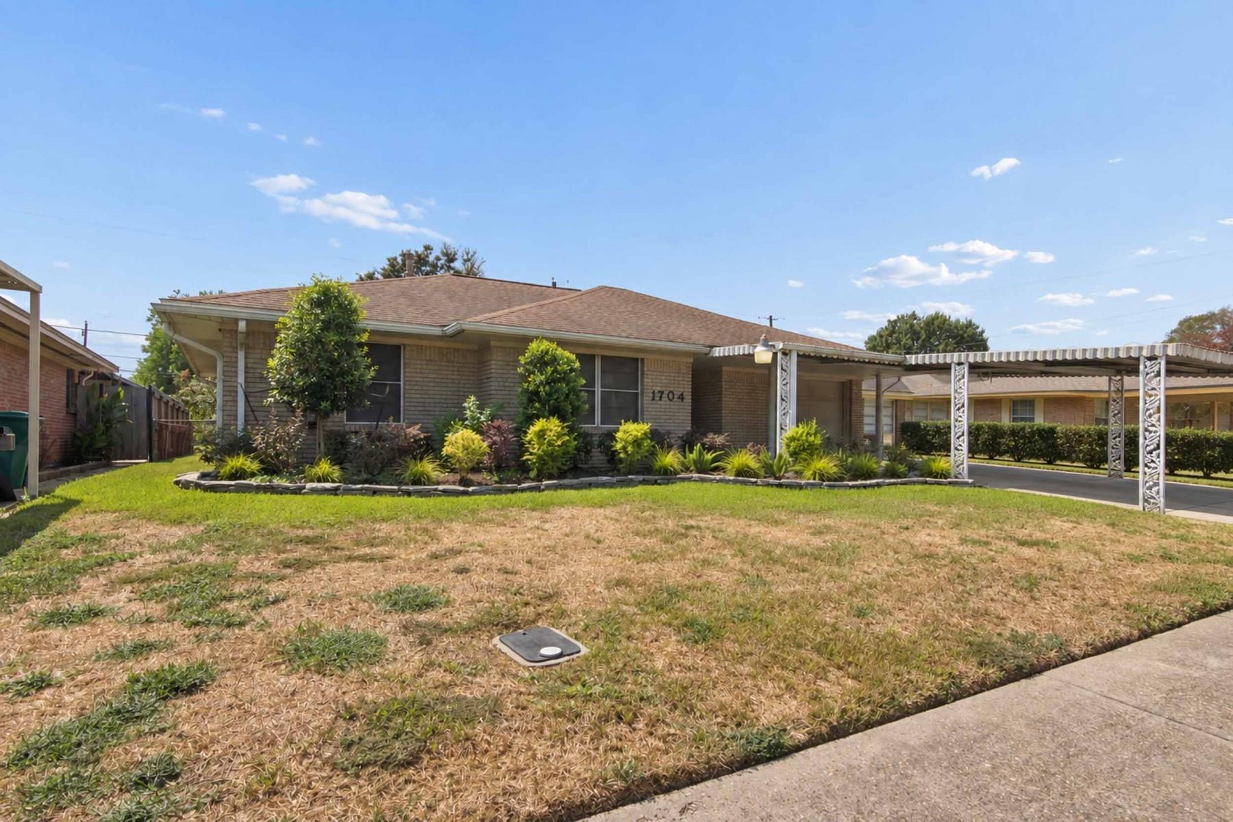 1704 Brenda Lane